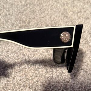 Tory Burch Black and White Sunglasses
Case included.